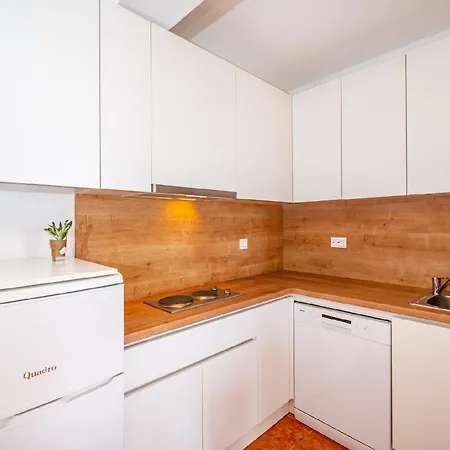 Apartment Mit Wasserblick